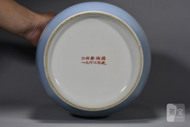 近现代 天青釉描金开光人物故事冬瓜瓶 - 图6